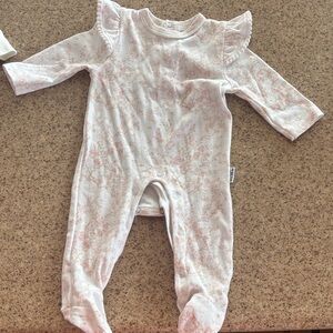 Badgley Mischka Light Pink Floral Ruffle Shoulder Footie